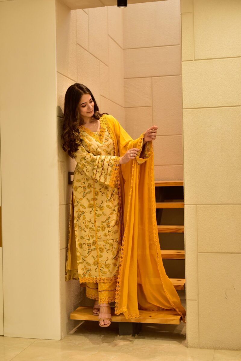 harleen yellow suit set