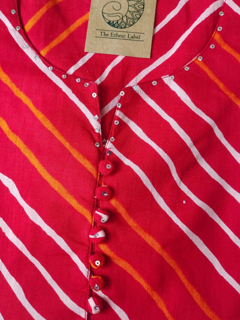 Red Lehriya Buttoned Cotton Kurta - Image 2